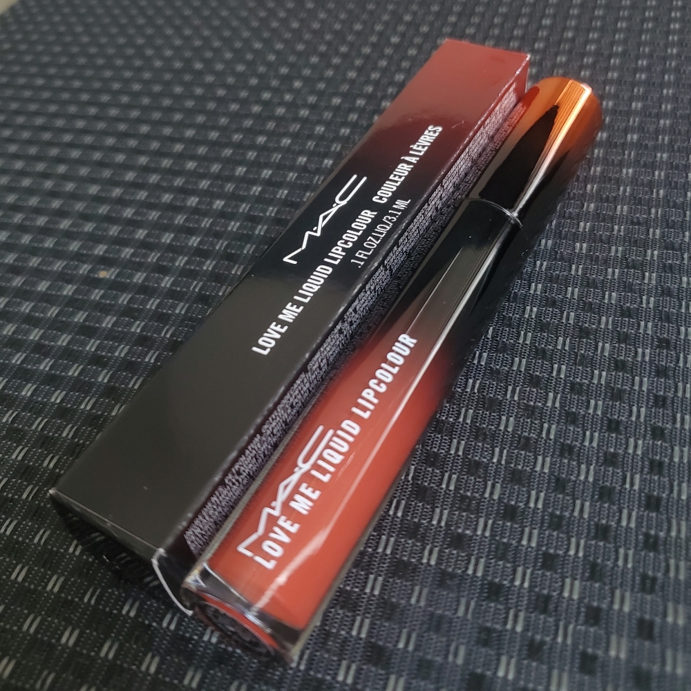 NEW MAC Liquid Lipcolor - Its All Me
